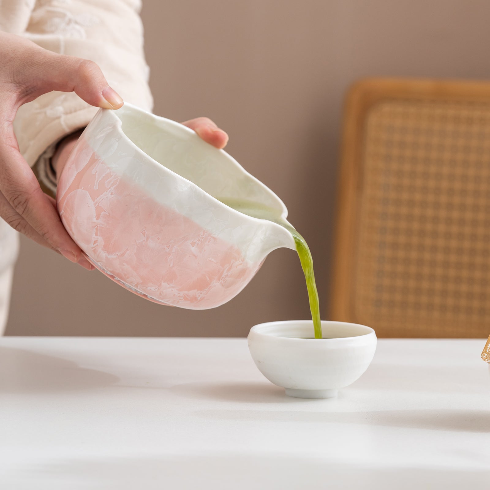 Pink Petal Edge Crystalline Glaze Matcha Bowl Set with Bamboo Whisk