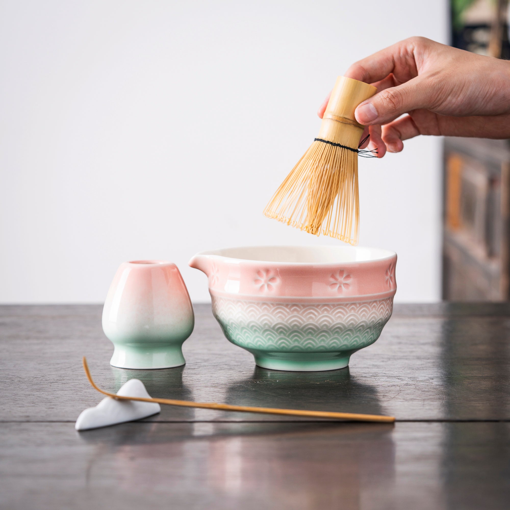 Artistic Gradient Sakura - Embossed Matcha Set