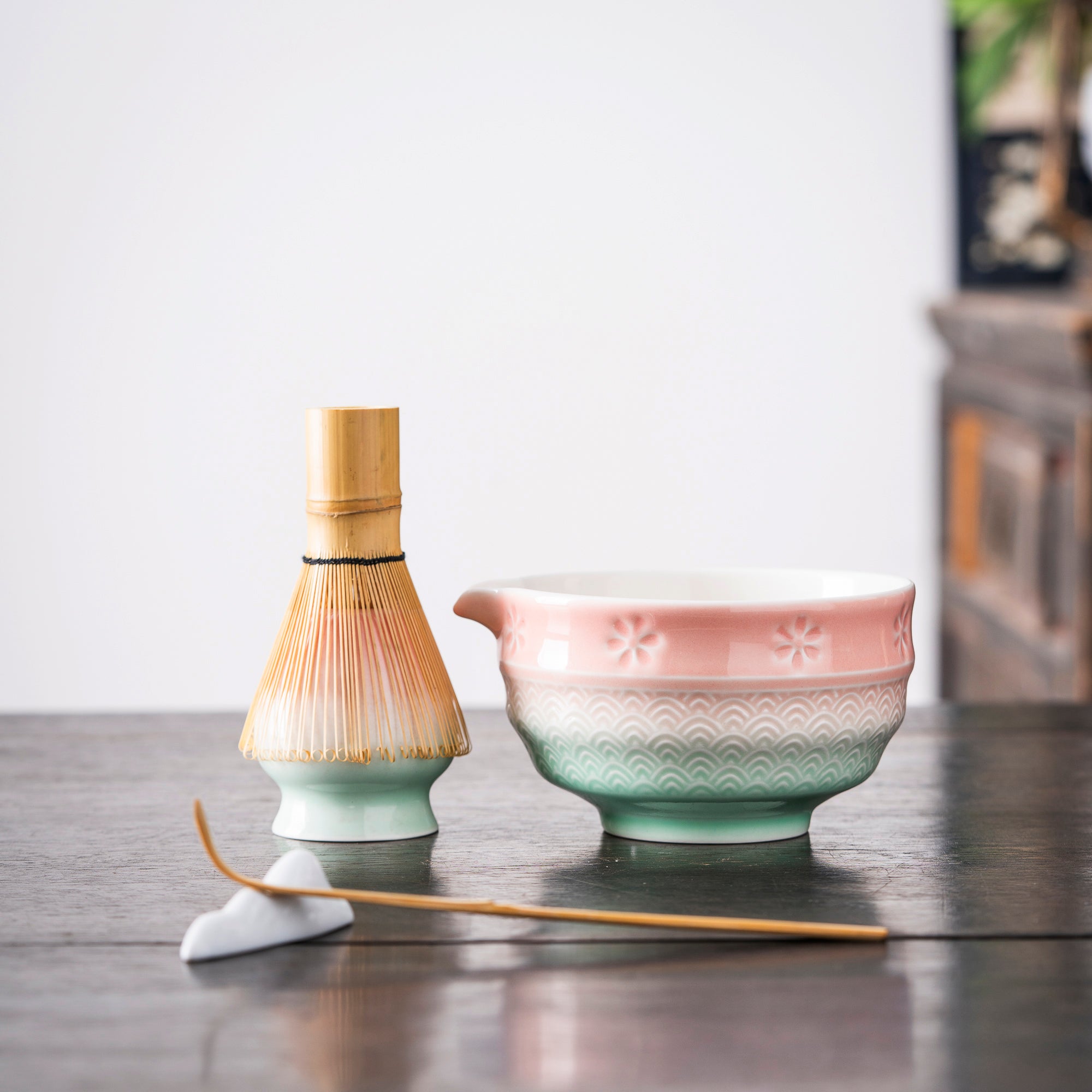 Artistic Gradient Sakura - Embossed Matcha Set