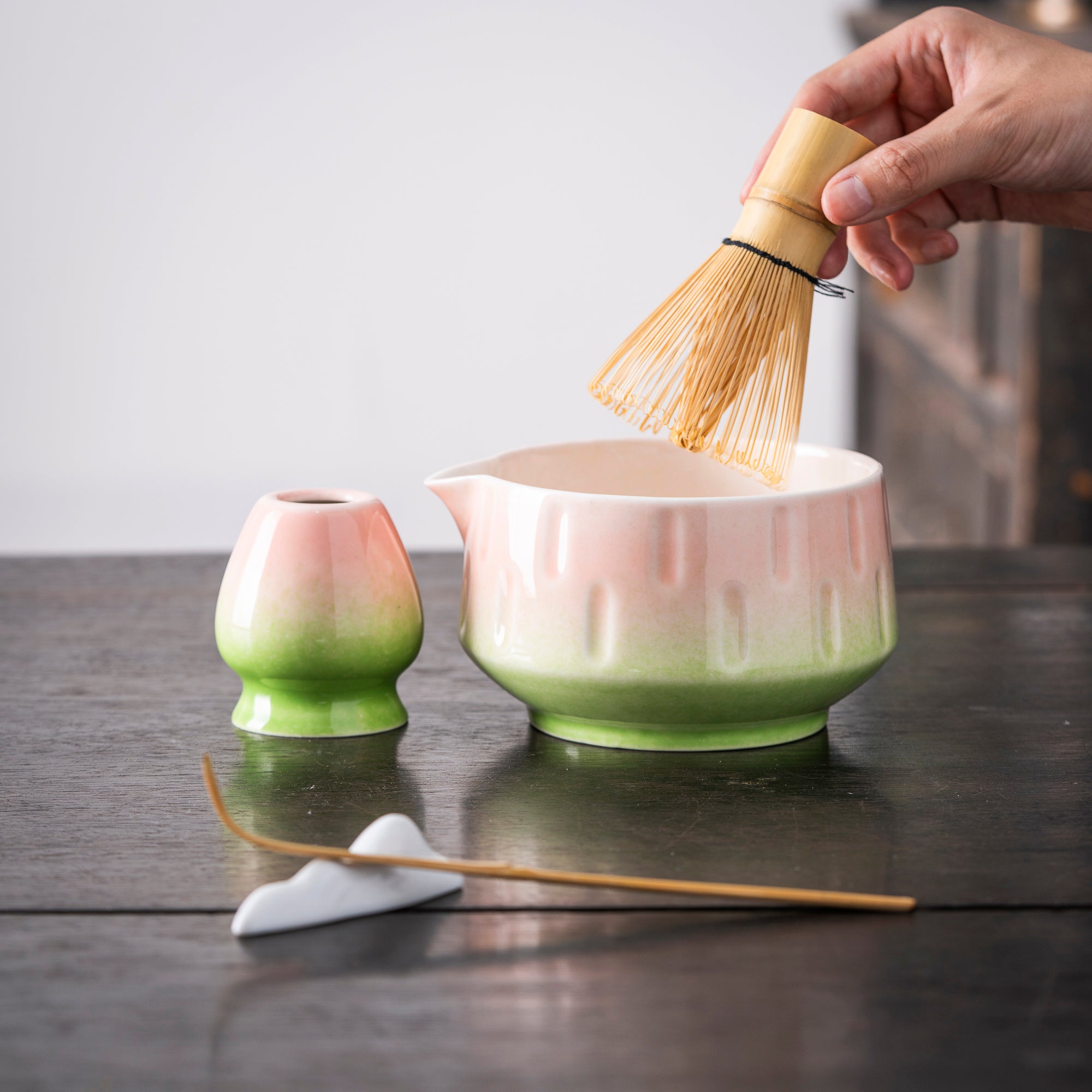 Gradient Pink - Green Ridged Matcha Whisk Set